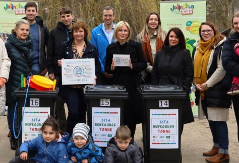 Übergabe von drei weiteren Bewegungstonnen in Steglitz-Zehlendorf am 21. März 2023 (Quelle: SPORTKINDER BERLIN e.V.)